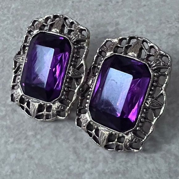 Elegant Silvertone and Purple faceted pierced Earrings - Picture 2 of 4